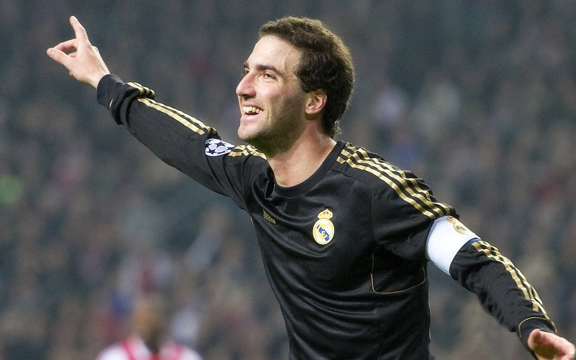 足球视频裁判系统全面普及实施,足球裁判视角